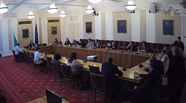 Демократична България публикува целият запис от закритото заседание на парламентарната