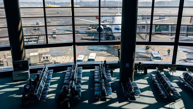 За трети пореден ден американските авиокомпании отмениха стотици полети заради