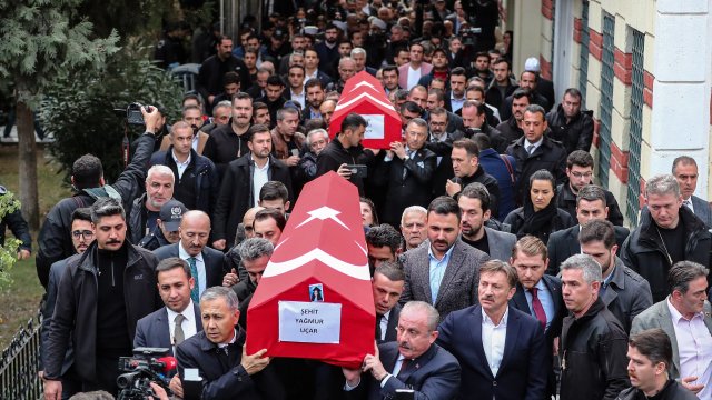 В часовете след смъртоносната терористична атака в централен Истанбул правителството