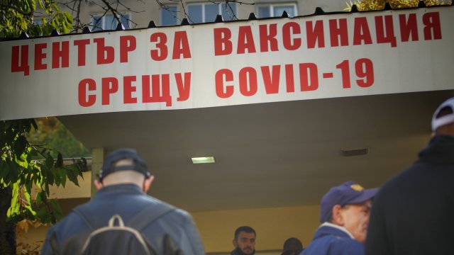 Ваксинацията срещу Ковид 19 през почивните дни ще се извършва и