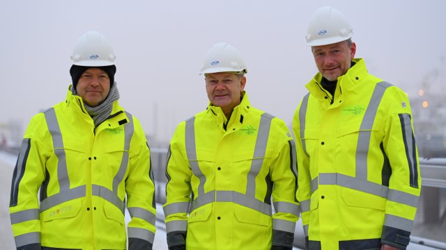 Първият плаващ терминал за внос на втечнен природен газ в