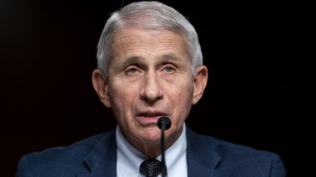 Американският експерт по инфекциозни болести Антъни Фаучи заяви че вариантът Омикрон