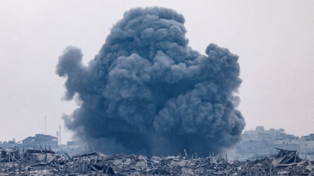 Жители на южната част на Ливан съобщиха, че са чули експлозии.