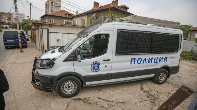 При претърсвания бяха открити стотици хиляди левове списъци с имена