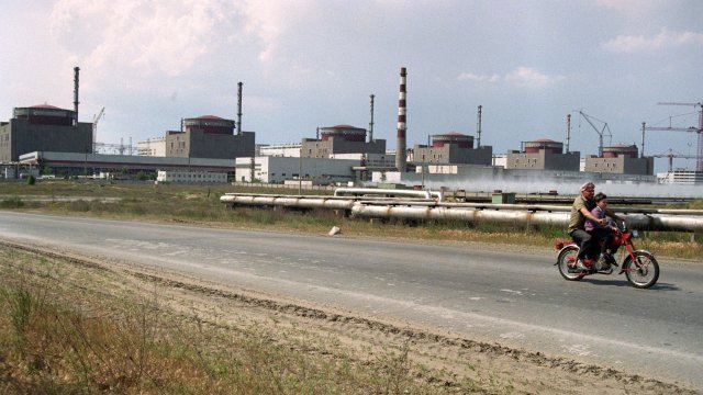 Обстрелът в района на Запорожката атомна електроцентрала почти е спрял