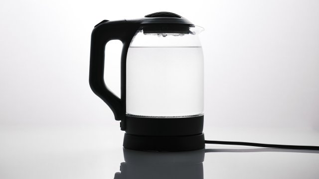 Електрическата кана е уред който много хора ползват защото спестява