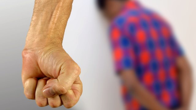 Възрастните които са били насилвани физически като деца имат по голям