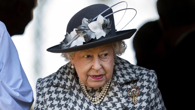 В края на миналия месец британското кралско семейство кръсти наведнъж