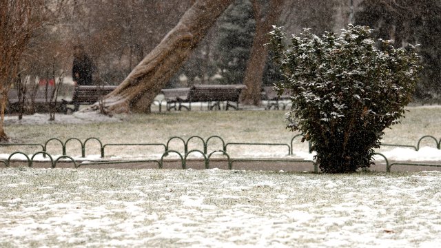Сутринта във вторник ще бъде студена с температури от 6