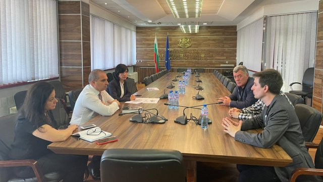 Министър Гроздан Караджов и експерти от МРРБ се срещнаха с