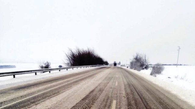 Седмицата започна със снеговалежи Има ограничения на движението за тежкотоварни