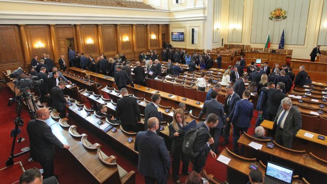 Външният министър Николай Милков не се яви в Народното събрание