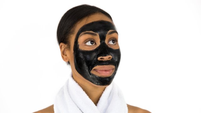 Почистването на кожата на лицето е от съществено значение за