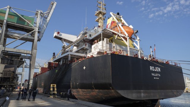 Пристанището в Одеса е спряло работа след поредното руско нападение