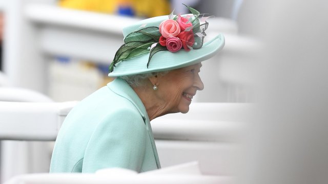 Поради заплахата от разпространението на нов щам на коронавируса Омикрон