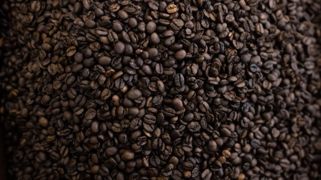 Огромните запаси от кафе на зърна във Виетнам намаляват явление