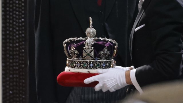 Правилата на британската монархия предполагат новият суверен да наследи трона
