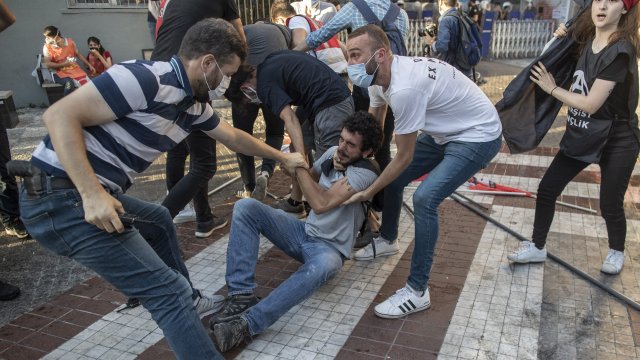 Мощен взрив избухна на пешеходната туристическа улица Истиклял  в Истанбул има