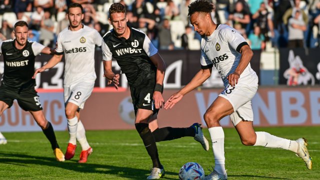 Локомотив Пловдив постигна класическа победа над Славия с 3 0 у