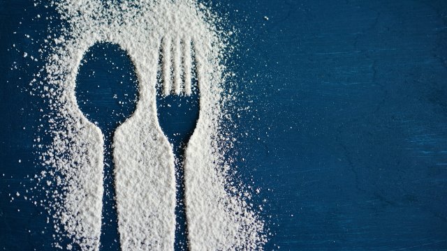 За разлика от естествените захари които се намират в някои