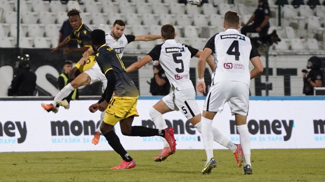 Локомотив Пловдив спечели 115 то издание на пловдивското дерби Черно белите надиграха градския