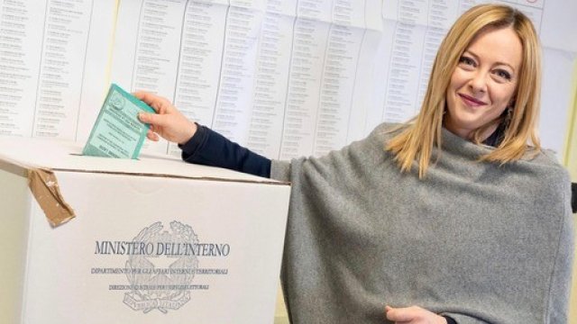 Снимка: Десницата в Италия с ключови победи на изборите в Лацио и Ломбардия