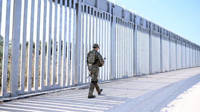 Гърция удължава оградата по границата с Турция с още 80