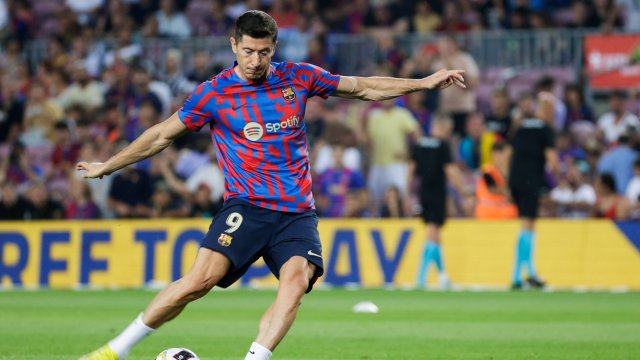 От китката на футболиста Робърт Левадонвски ловко е бил свален часовник