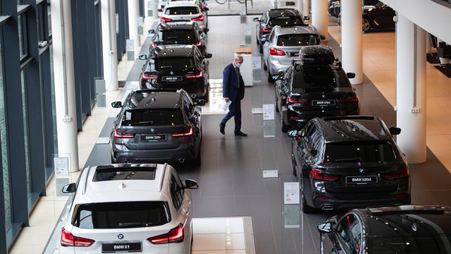 Mercedes-Benz AG и BMW AG започнаха като конкуренти в предлагането