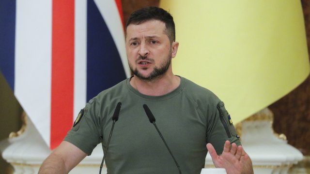 Украинският президент Володимир Зеленски призна че е бил приканван да