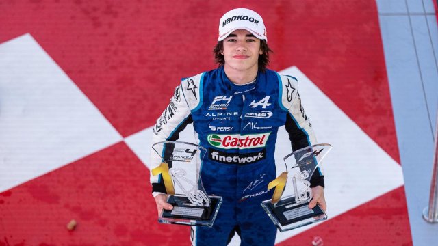 Българският пилот в испанската Формула 4 Никола Цолов завърши сезон