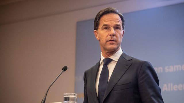 След почивни дни белязани от палежи и ожесточени сблъсъци между