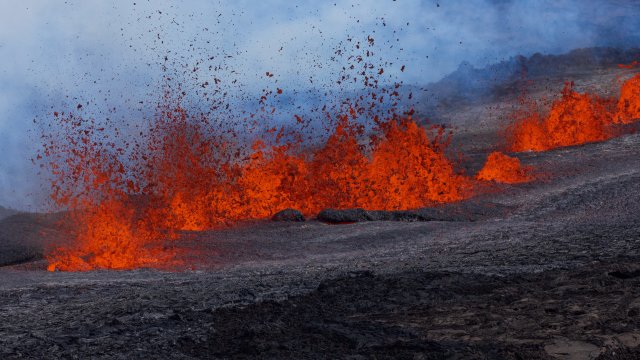 Вулканът Килауеа на Хаваите започна да изригва предаде Асошиейтед прес