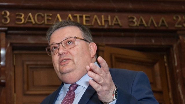 Бившият председател на антикорупционната комисия Сотир Цацаров вече е шеф