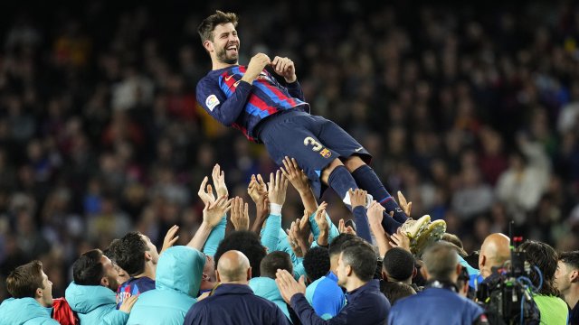 Барселона победи с 2 0 гостуващия Алмерия в мач от 13 ия