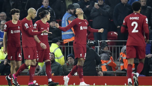 Ливърпул спечели мърсисайдското дерби с Евертън с 2 0 и задълбочи