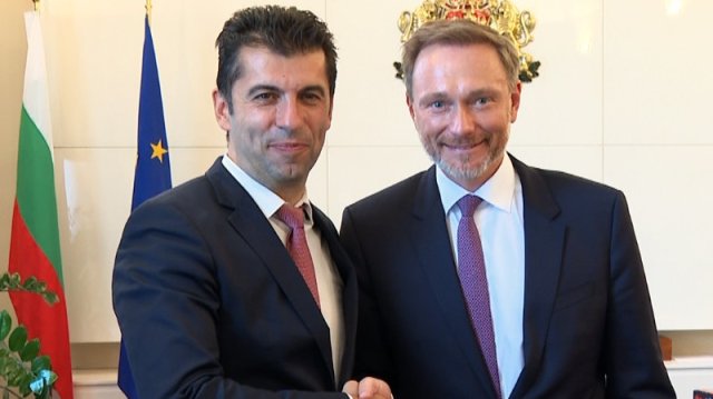 Оценяваме високо Вашето лидерство което показахте в решаващ момент и