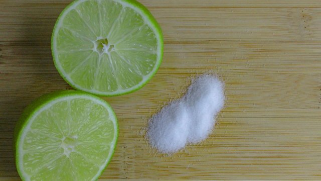 Загорелите фурна и котлони са кошмар за всяка домакиня Почистването