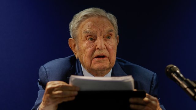 Милиардерът Джордж Сорос предупреди че руската инвазия в Украйна е