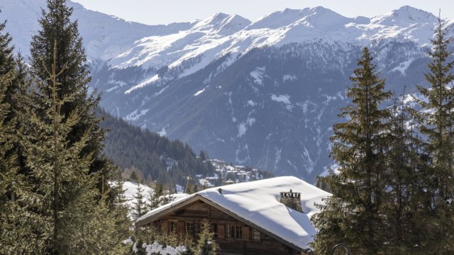 Трагедия в Алпите в Швейцария Загинаха двама катерачи 40 годишна французойка