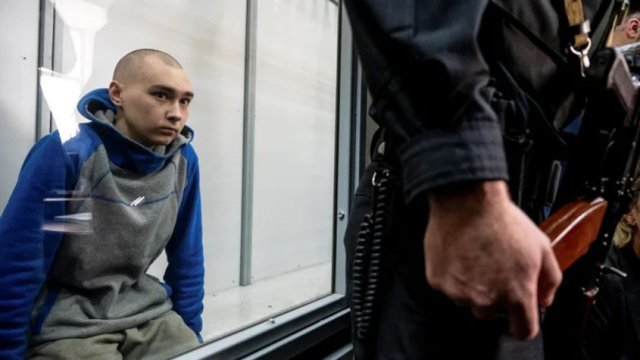 Руски войник, съден в Киев за военни престъпления, се призна