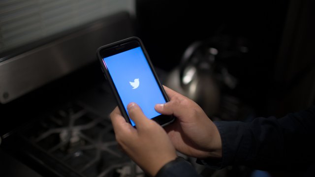 Twitter съобщи, че след като руските власти ограничиха достъпа до