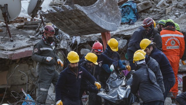 Броят на загиналите от опустошителните земетресения тази седмица в Турция