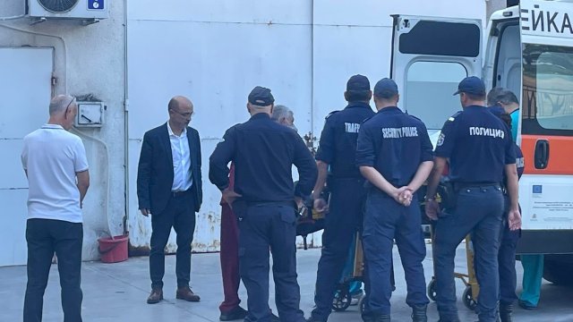 От болницата в Стара Загора тръгнаха двете линейки които транспортират