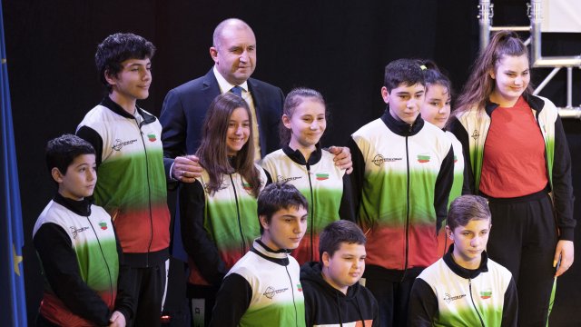 Днес все повече млади хора предпочитат да гледат вместо да