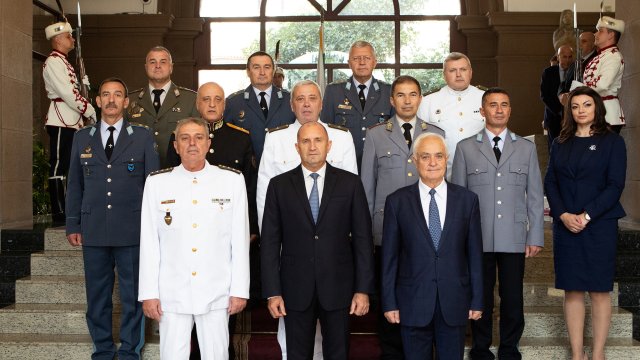 Президентът призова и за повишаване на оперативната съвместимост със съюзниците.