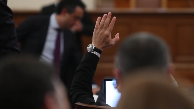 Днес ще се проведе извънредно заседание на парламента Депутатите ще