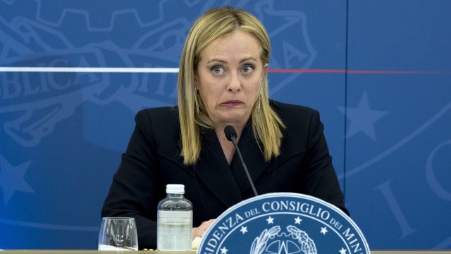 Италианският премиер Джорджа Мелони избра фенове на семейство Мусолини и