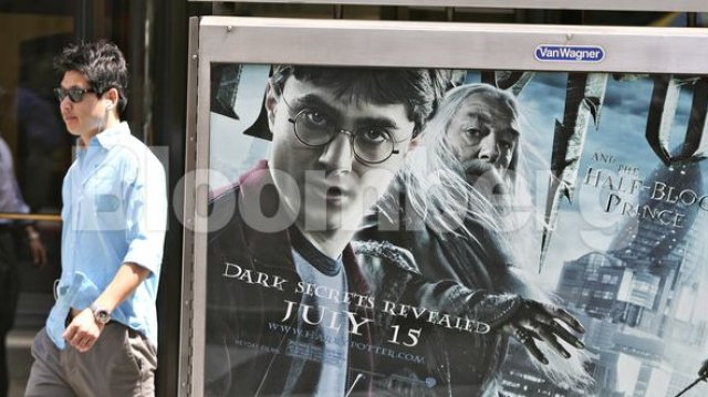 Съобщава се че идеята за събиране на актьорите може да