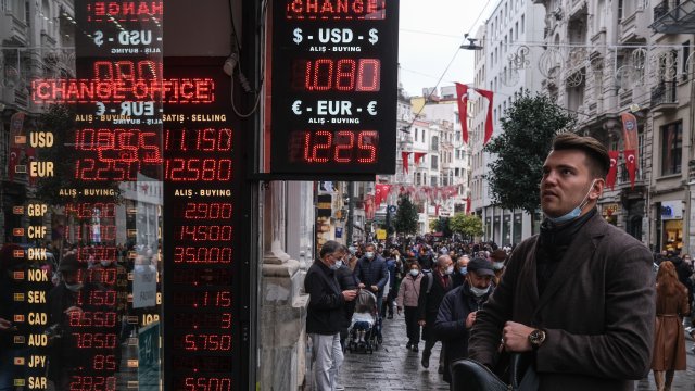 Жителите на 15 милионния град се тревожат че гъстите пушеци от